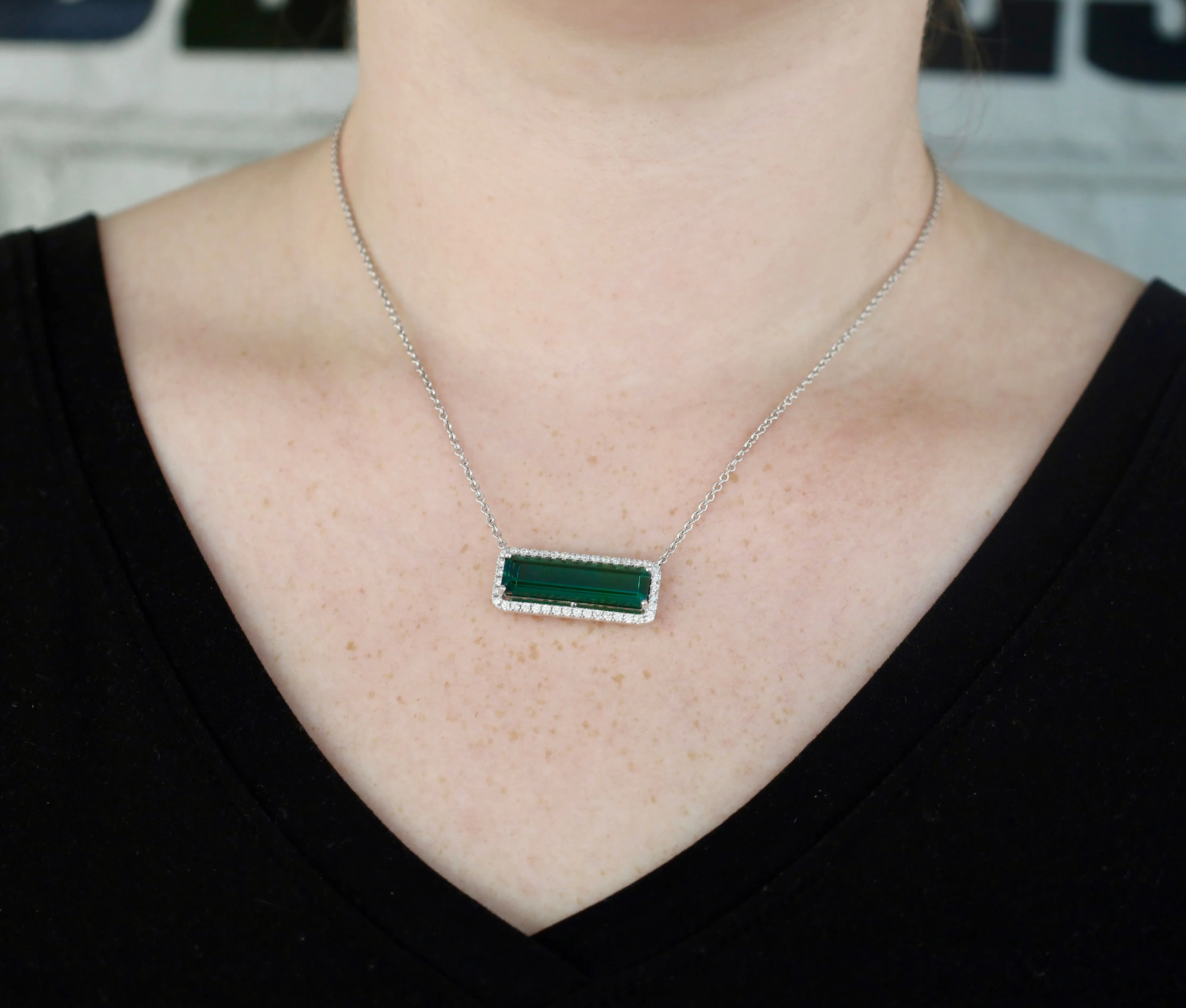 Exquisite 18K White Gold Necklace with Emerald Cut Green Tourmaline and Diamond - 16 Inches